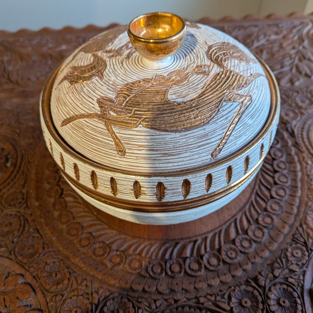 Elegant‎ Gold and Cream Decorative Bowl - Picture 2 of 13